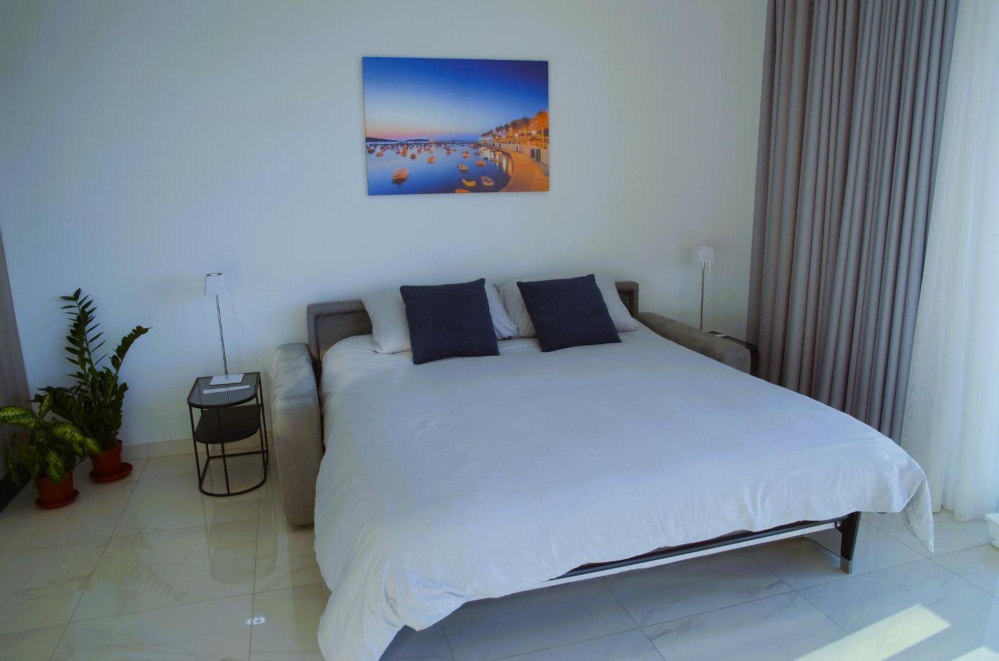 New Seafront Apartment - Spectacular Views St. Paul's Bay Exterior photo